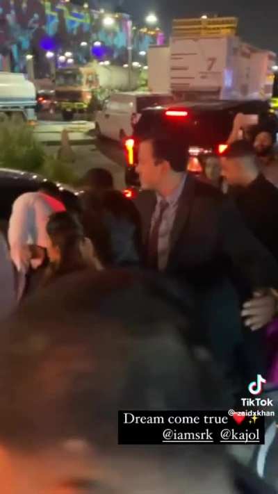 Srk and Kajol seen leaving together after festival in Dubai 