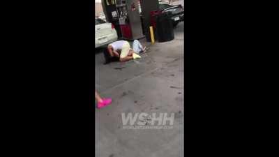 15 year old girl beat up a grown woman while defending her mom