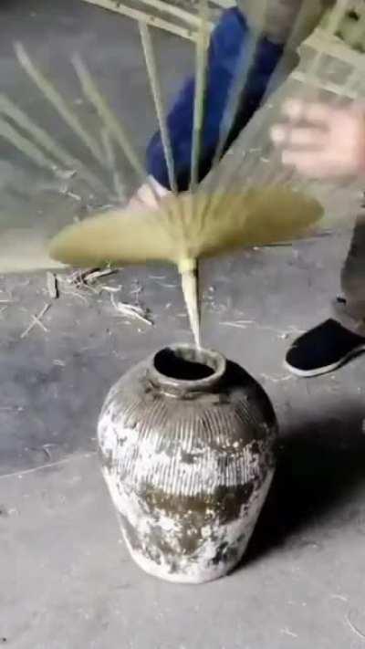 Making a bamboo umbrella