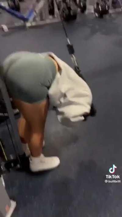 I wish more big booty women worked out like this