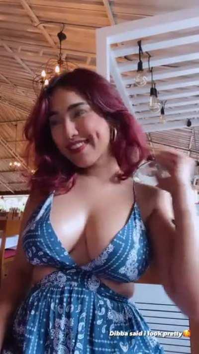 Shreya Chaada Boobs Deep Clevage 😍😍😍