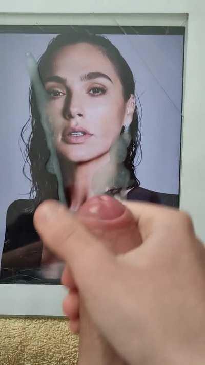 Gal Gadot cum tribute