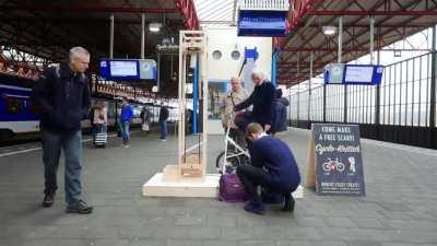 It's getting colder. So George Abbatt-Jones invented the Cyclo-Knitter; a pedal-powered machine that knits a scarf in the 5 minutes you are waiting for a train. (Music by Alex Grohl from Pixabay)