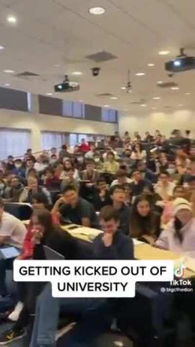 Teacher kicks out tiktoker from lecture