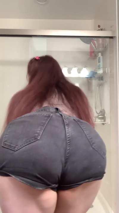 Would you fuck a redhead or nah 🍑 