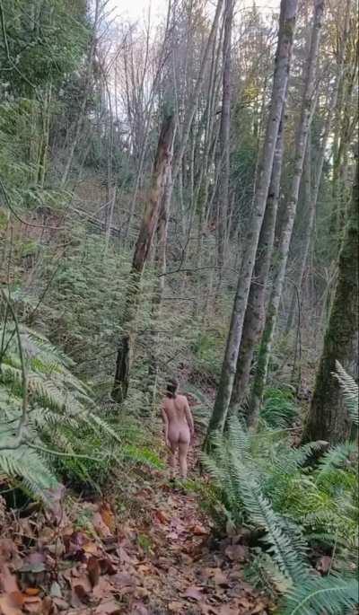 Hiking is done better naked!