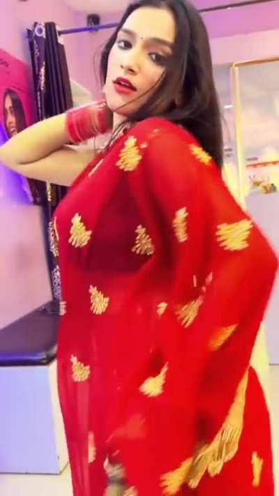 Khushi Yadav Saree Navel