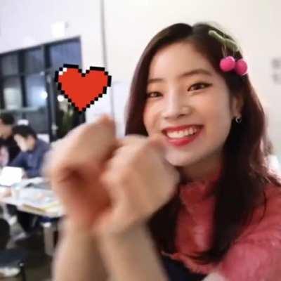 Dahyun uses Heartu Shakeu, super effective.