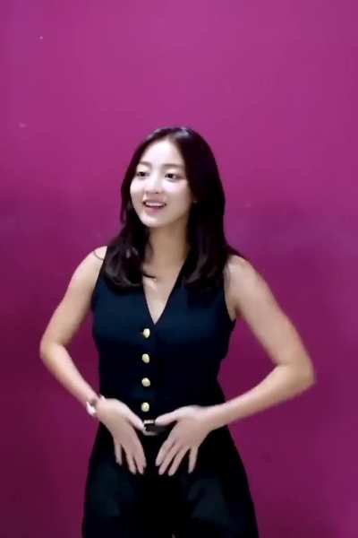 Jihyo dancing on 