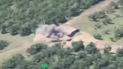 Russian soliders obliterate Ukrainian position 