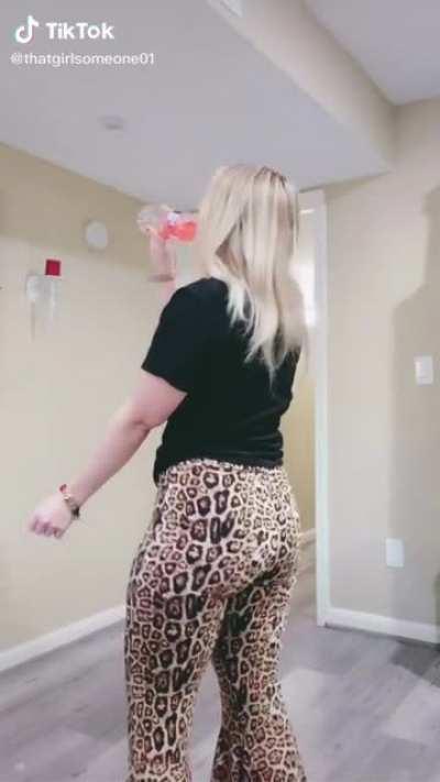 Jiggly TikTok MILF