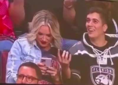 She wins best kiss cam of all time 