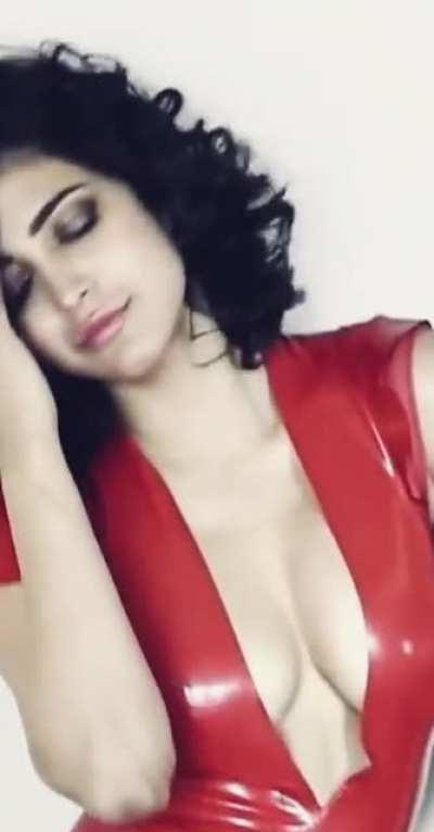 Shruti’s sexiest photoshoot in red and a bulging cleavage (Vertical)