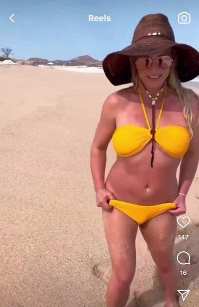 Britney Spears hottest babe on the beach 