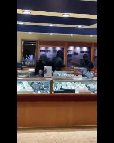 Stratford Mall Jewelry Store Robbery $100,000 in Merchandise Taken 