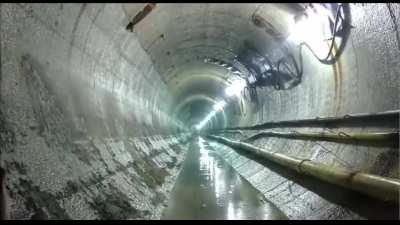 The series of shockwaves from this explosion in a tunnel