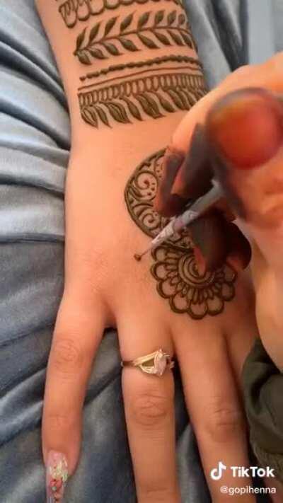 Henna is always satisfying to watch.