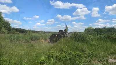 Another captured BMP-2. This one was captured in the Sumy region. 🤘🇺🇦