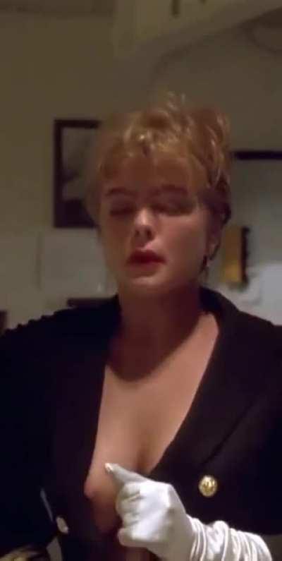 Erika Eleniak