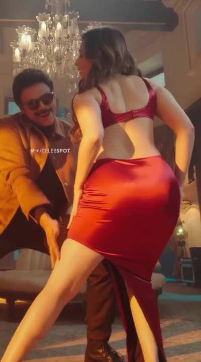 #Tamannaah yet another hot avatar with new HOT Song 🥵😳