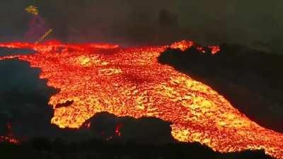 🔥 Lava &quot;tsunami&quot; today from La Palma Volcano