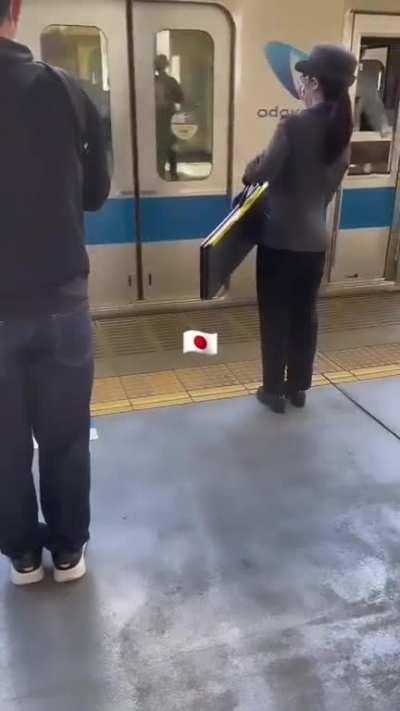 How Japanese train workers assist disabled passengers