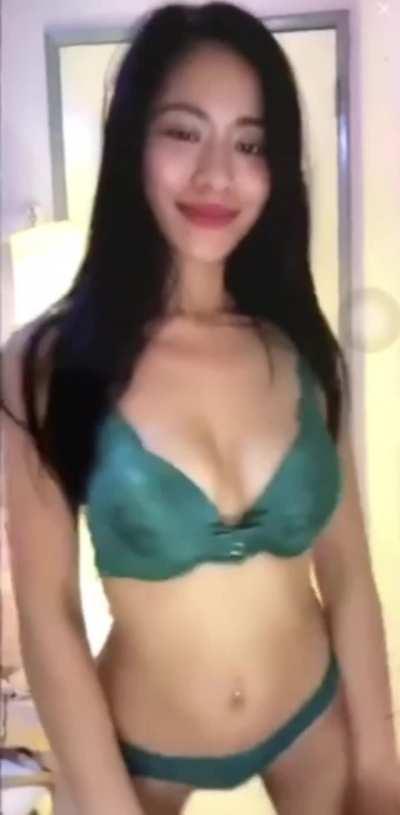 Slim Malay chicks are hot as fuck.