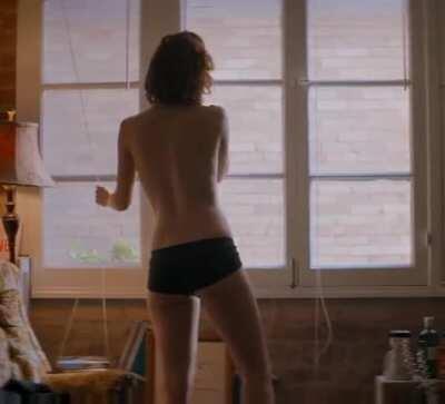 Mary Elizabeth Winstead in &quot;All about nina&quot;