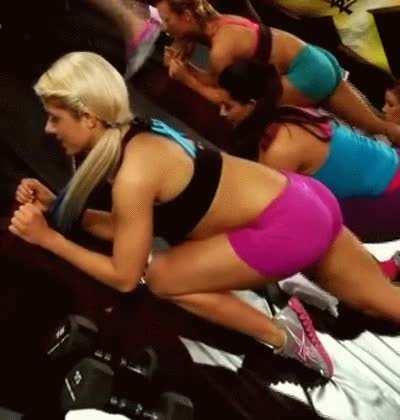 Alexa bliss stretching 😉😍🔥🥰😘