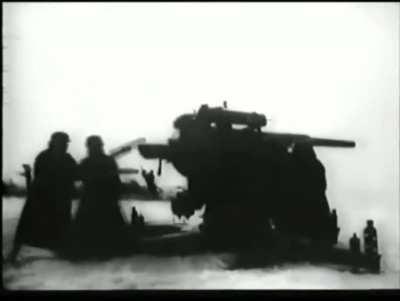 Human chain keeping 88mm guns fed during a Soviet armored thrust in early 1942