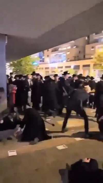 Israeli Police clash with ultra-Orthodox Jewish protestors