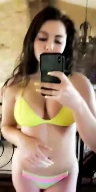 McKayla Maroney's bikini body