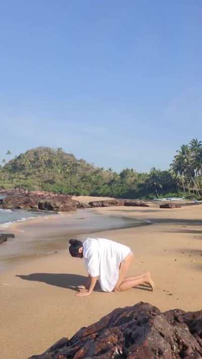 Kavita Kaushik Bikini On Beach 😍😍😍