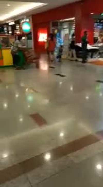 Suasana supermall (PTC) Surabaya kemarin meskipun ada PSBB