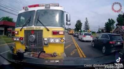 Guy blocks a firetruck and doesn't back out 