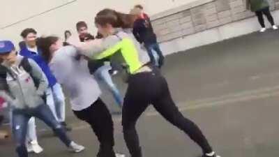 Street fight between 2 girls