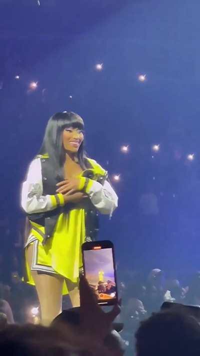 Nicki Minaj nip slip