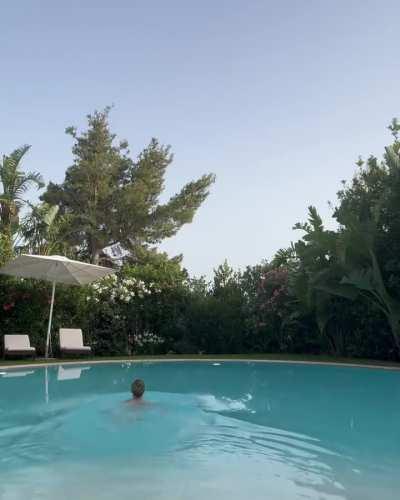 I wish to be in the pool with mommy Brie Larson's and use that butt as my only peaceful place 🥹🥵