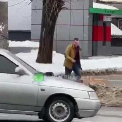 [Russia, Unknown Date] Pitbull attacks an elderly man while the owner stands by