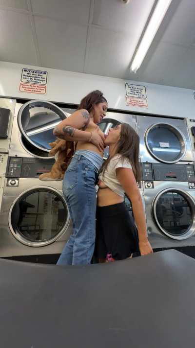 Something about the laundromat makes me horny [GIF]