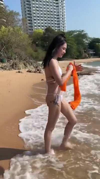 Thai girl with nice ass ☺️