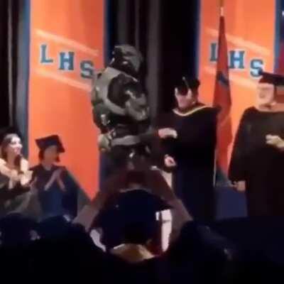 Guy comes to graduation in HALO costume