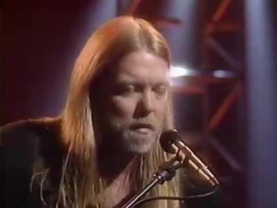 Gregg Allman performing an acoustic version of Midnight Rider (1991). This song is 50 years old and it’s still as cool as the day it was made.