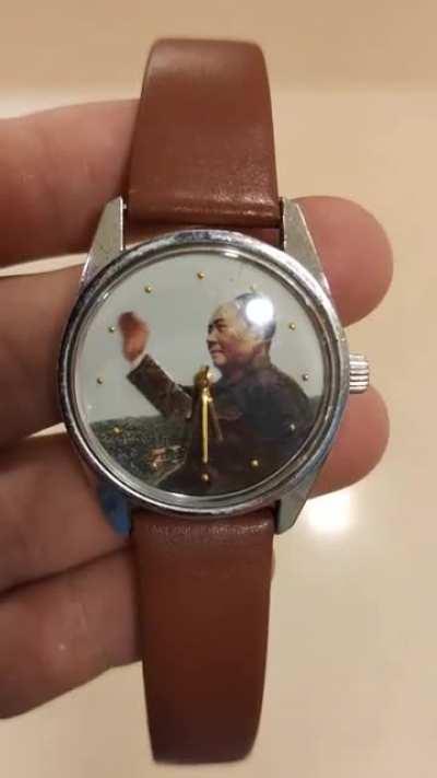 [Interesting] Old chinese wrist watch. You can see Mao Zedong.