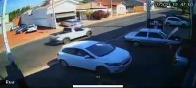 The way in which the cars strike each other