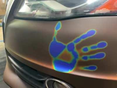 Thermochromic paint on a car