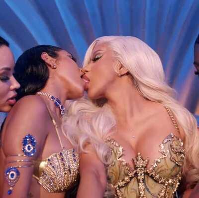 Cardi b - Getting that tongue [Gif]