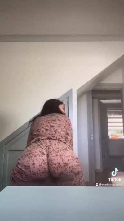 Do you guys like my first post jiggle? ❤️😍 Follow for regular content!!!!