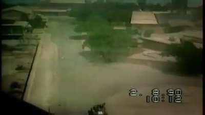 Footage from August 2nd, 1990 that shows Kuwaiti infantry, national guard and amiri guard (king’s guards) fighting Iraqi marines, airborne and armored units. In this battle Iraqi forces lost a special forces company in multiple helicopter shoot downs.