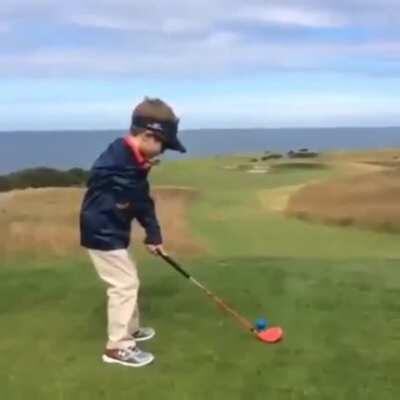 This kid with 1 arm has a great golf swing